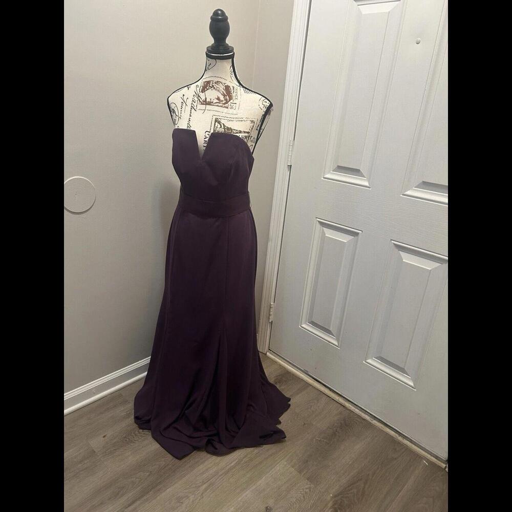 Vera Wang White Women’s Size 8 Plum Floor Length Strapless Dress
